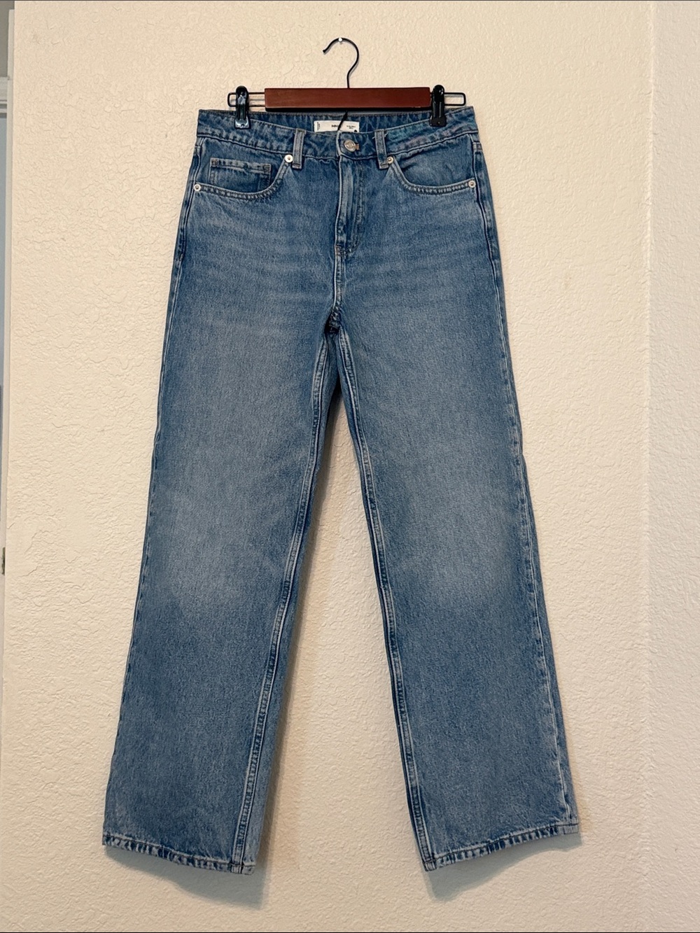 Classic Straight-Leg Women's Jeans in Light Blue Denim